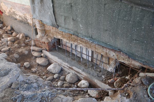 Foundation Reinforcement in Leander